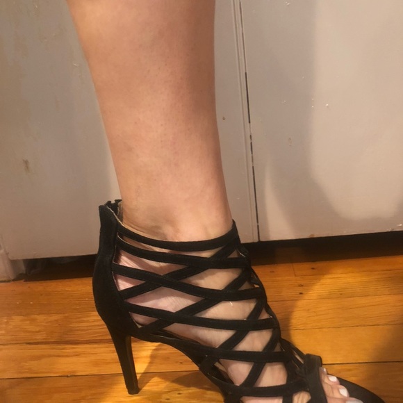Black heels - Picture 4 of 6
